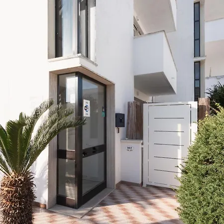 Lägenhetshotell Infinity Con Parcheggio 4*