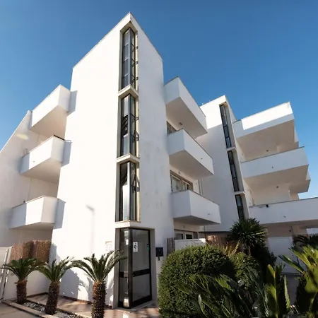 Infinity Con Parcheggio 4*