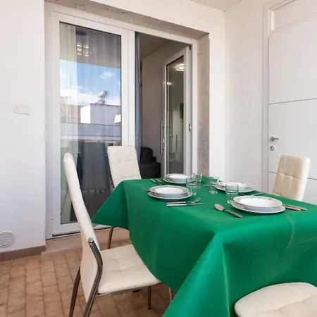 Lägenhetshotell Infinity Con Parcheggio 4*