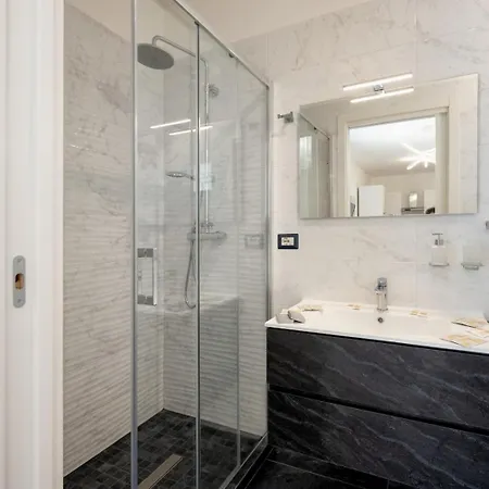 Lägenhetshotell Infinity Con Parcheggio 4*