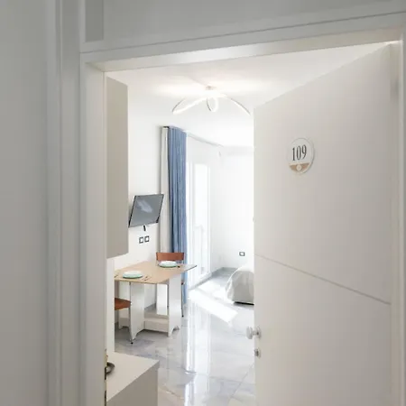 Lägenhetshotell Infinity Con Parcheggio 4*