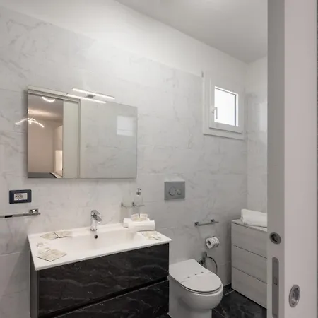 Lägenhetshotell Infinity Con Parcheggio